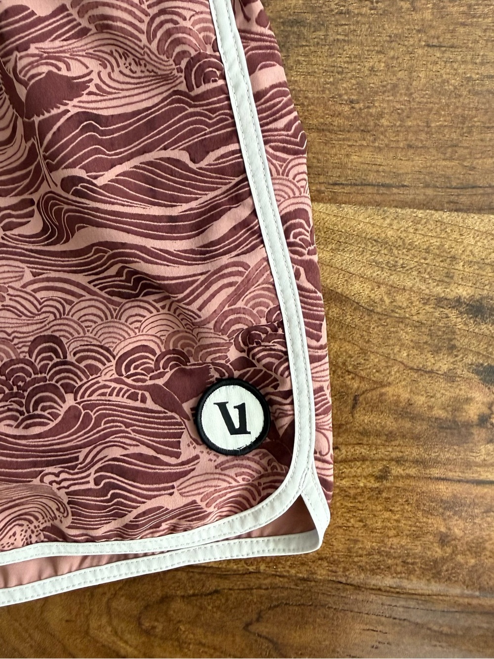 Vuori Red Wave Print Boardshorts Swim Trunks Surf Coastal Beachcore sz 32 - Picture 4 of 5